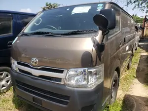 Toyota Hiace Gold