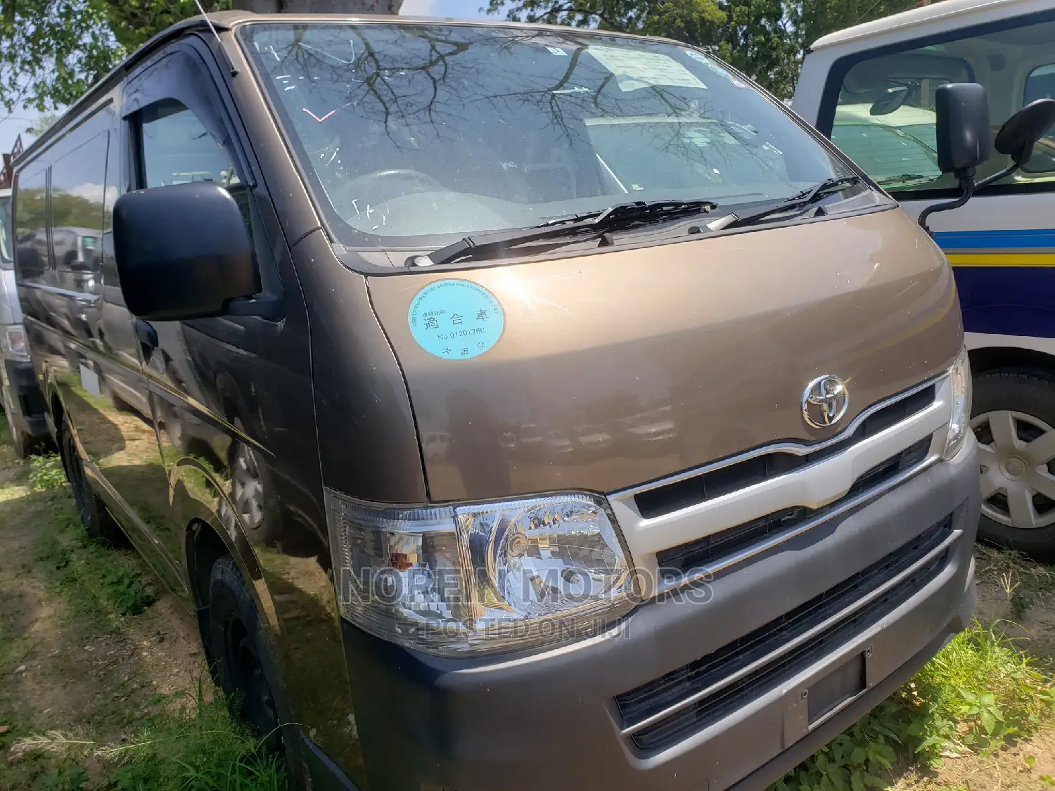 Toyota Hiace Gold