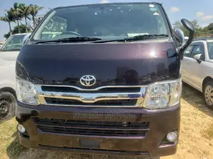 Toyota HiAce 2015