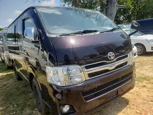 Toyota HiAce 2015