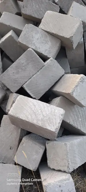 Grade 1 Machine Cut Stones,: