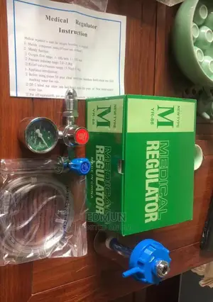 Medical Oxygen Regulator-Humidifier, Flow Meter and Cannula