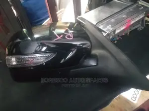 Subaru Forester 2010 Side Mirror Assembly With Blinker