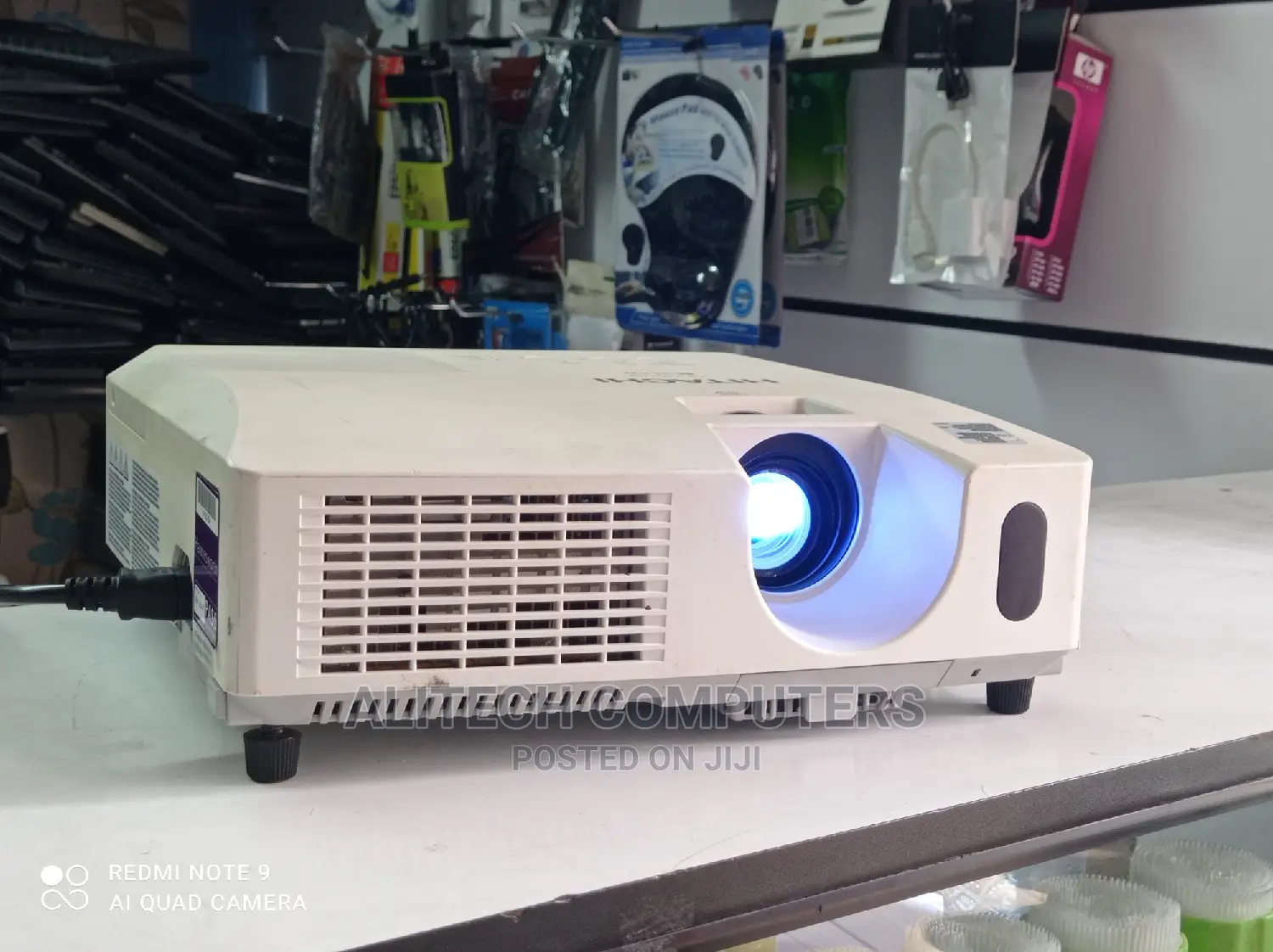 Hitachi Project 4000 Lumens