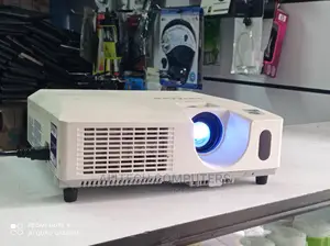 Hitachi Project 4000 Lumens
