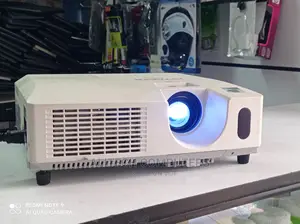 Hitachi Project 4000 Lumens