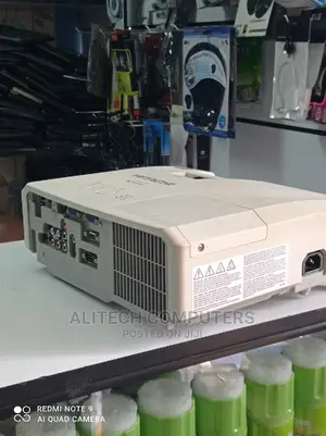 Hitachi Project 4000 Lumens
