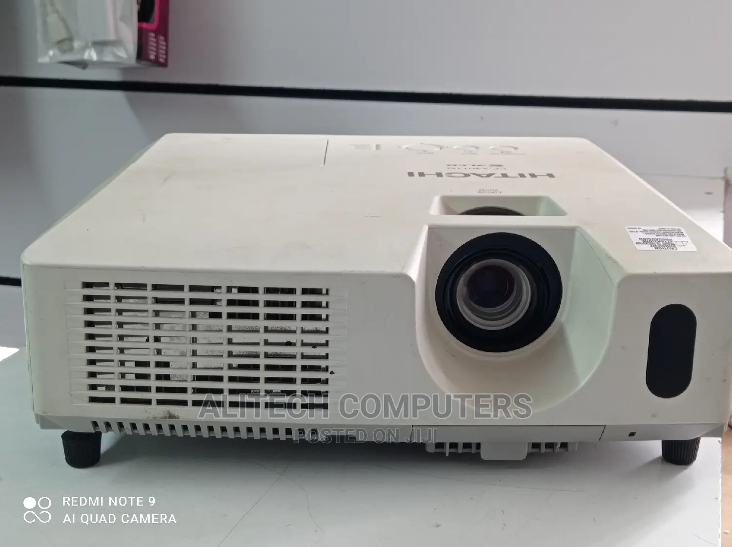 Hitachi Project 4000 Lumens