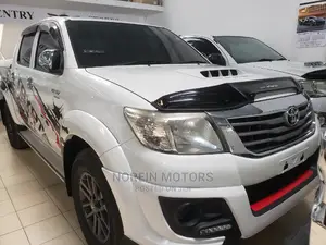 Toyota Hilux 2014 White