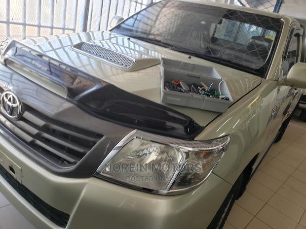 Toyota Hilux 2014 Gray - main view