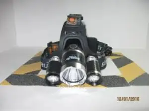 Head Lamp Rechargeable 1800 Lumens Car Charger+AC Charge T6