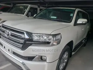 Toyota Land Cruiser 2017 Pearl
