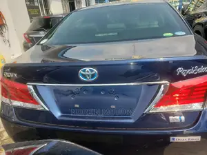Toyota Crown 2014 Blue