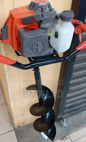 Petrol Use Earth Auger