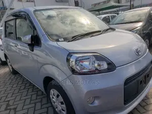 2015 Toyota Porte in Silver: Premium Quality, Affordable Price!