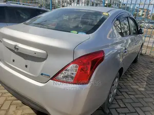 Nissan Tiida 2015 Blue