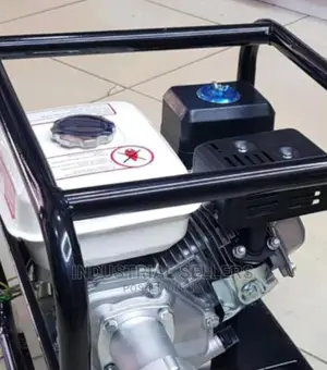 K Max Concrete Vibrator Complete With Poker and Rods