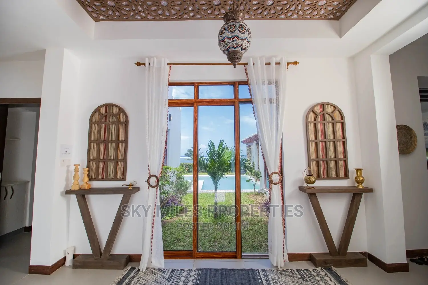 Luxurious Beach Villa Available for Holiday Rentals