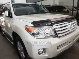 Toyota Land Cruiser 2015 White