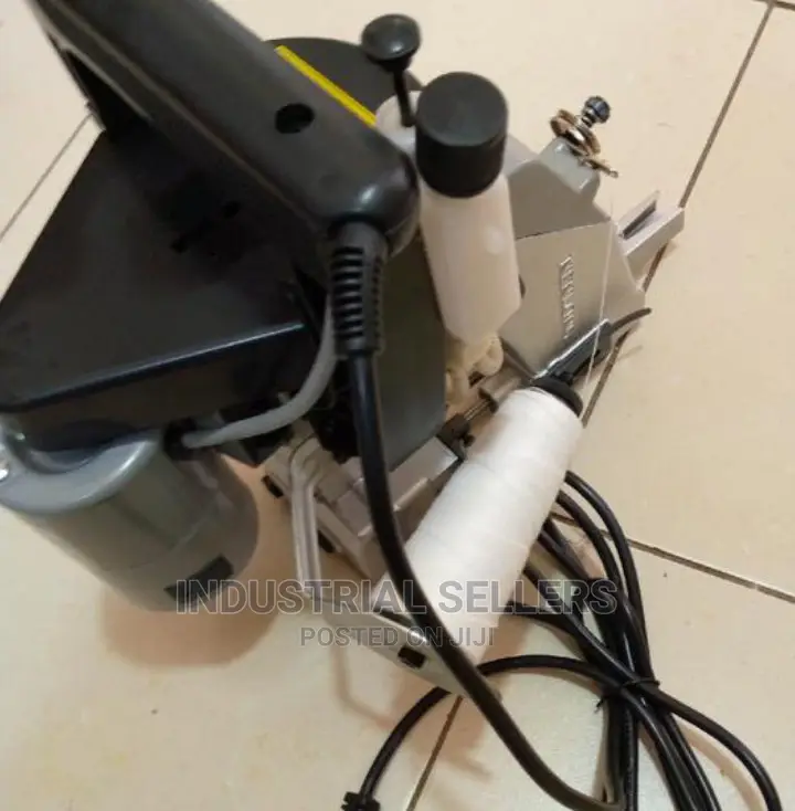 Bag Closer Machine