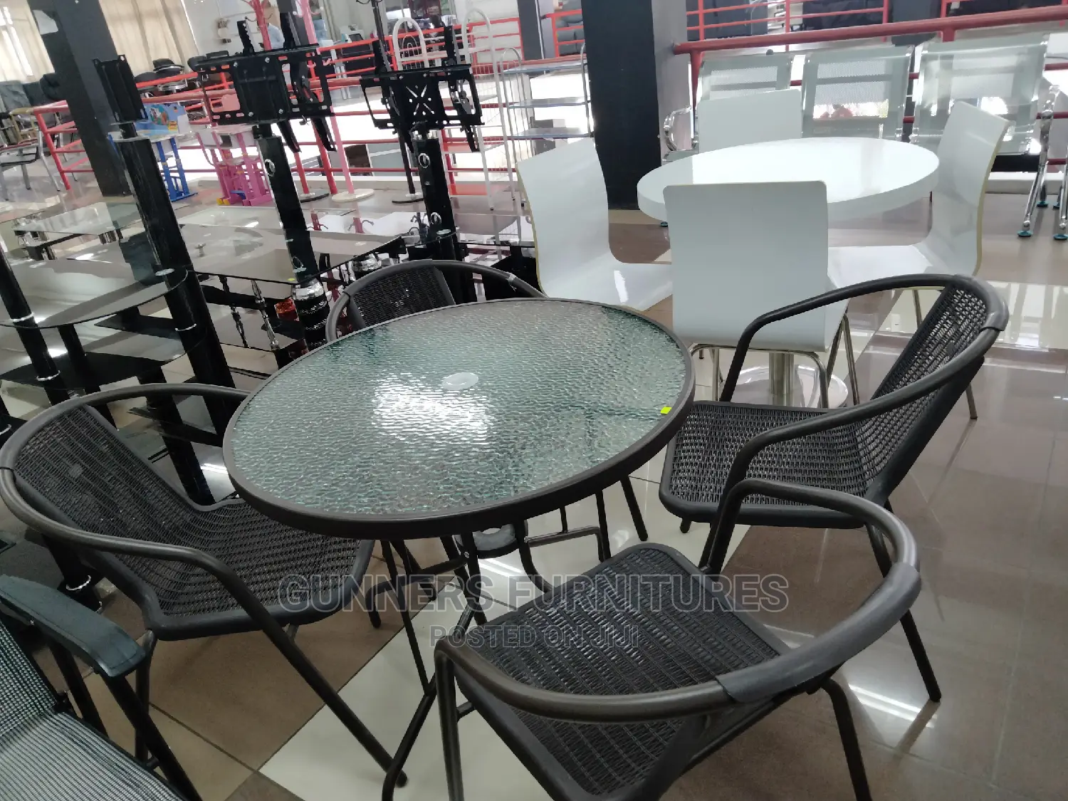 4 Seaters Dining Table Set.