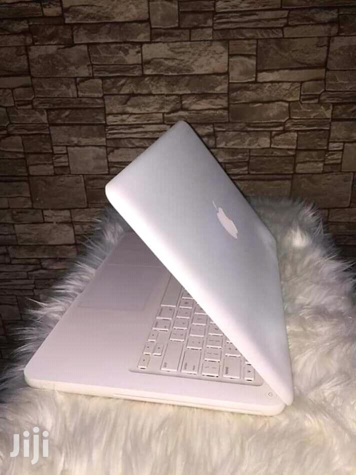 Apple MacBook 14" Inches 320GB HDD Core 2 Duo 4GB RAM