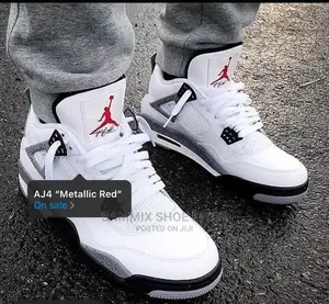 Jordan 4 'Metallic White'