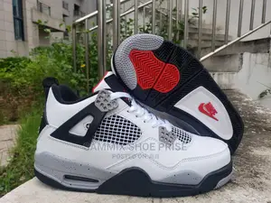 Jordan 4 'Metallic White'