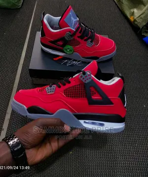 Jordan 4 Red