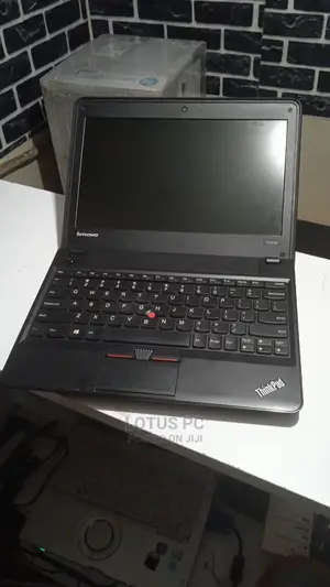 Laptop Lenovo ThinkPad X130e 4GB Intel Celeron HDD 320GB