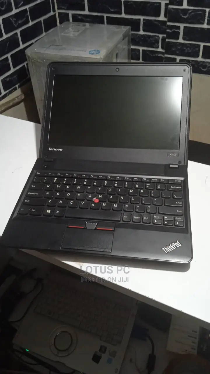 Laptop Lenovo ThinkPad X130e 4GB Intel Celeron HDD 320GB
