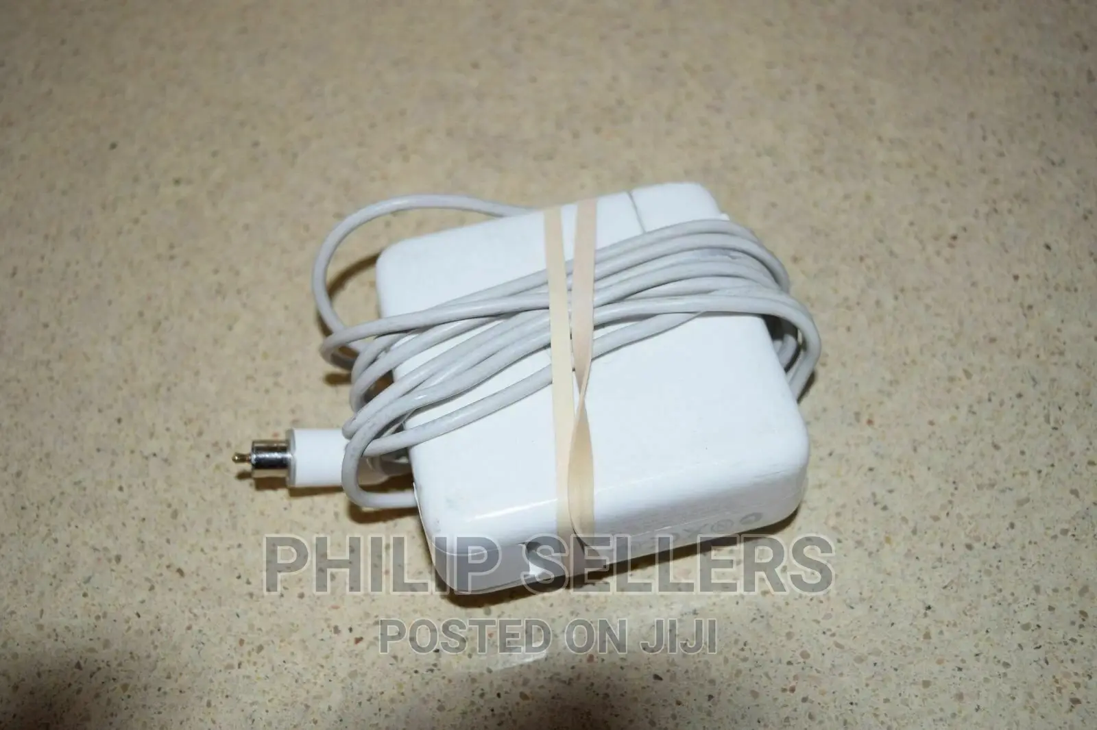 Apple A1036 45W AC Adapter Portable Power Adapter- Genuine