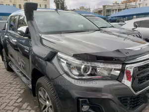 Toyota Hilux 2016 Black