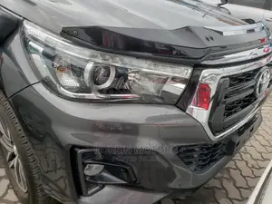 Toyota Hilux 2016 Black
