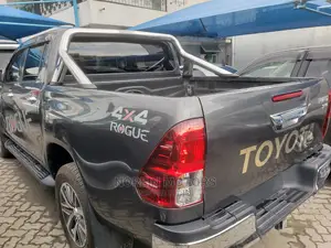 Toyota Hilux 2016 Black