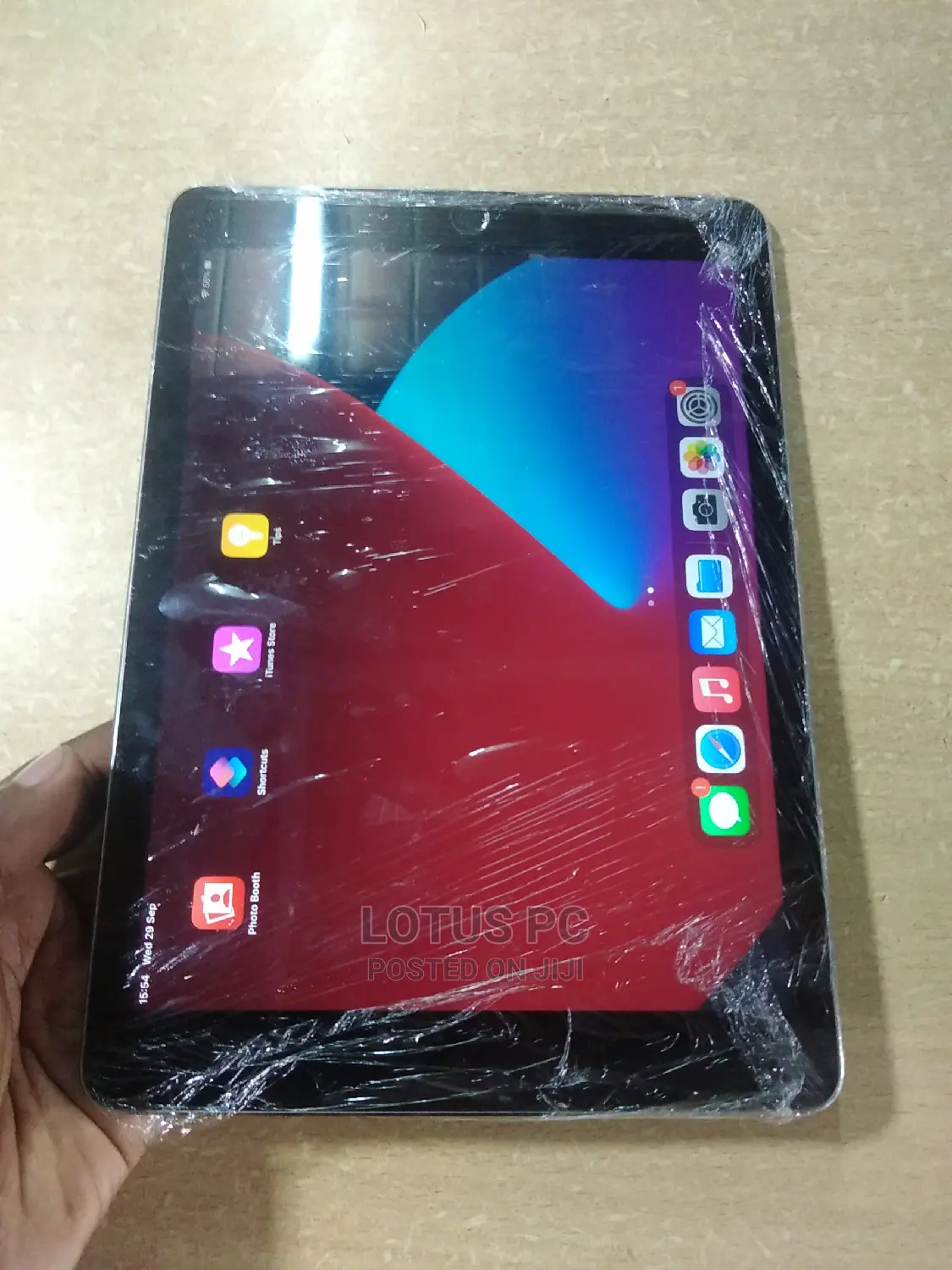 Apple iPad Wi-Fi 64 GB Gray