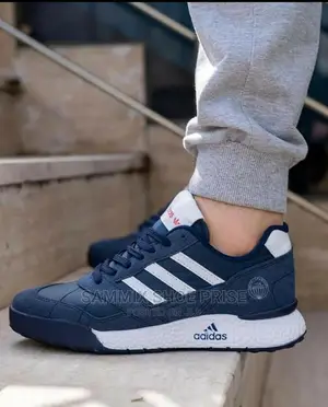 Adidas Sneakers