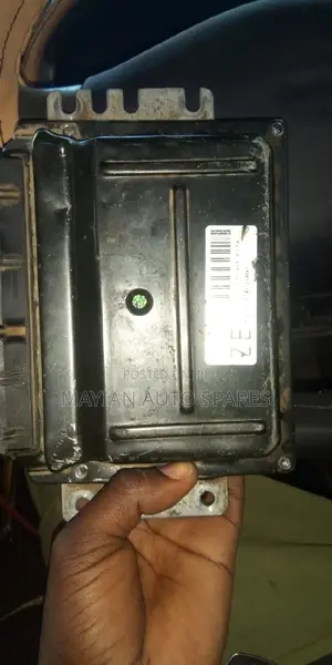 Nissan B15/Y11 Engine Computer.