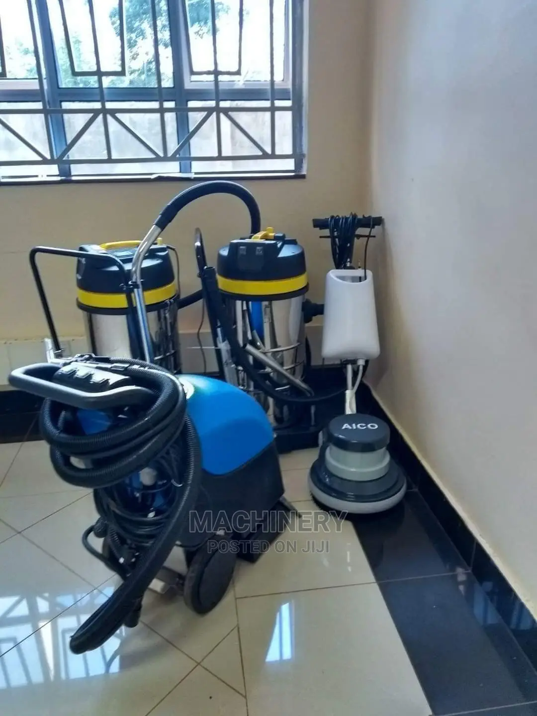 Floor Scrubber/Vacuum and Carpet Cleaner