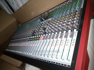 Plain Mixer Alllen Heath 32ch