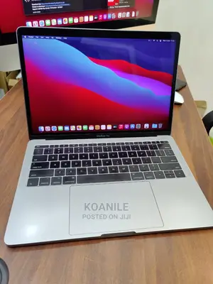 Laptop Apple MacBook Pro 2017 8GB Intel Core I7 SSD 512GB