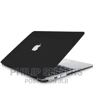 Black Mac Book Air and Mac Book Air Pro 13"