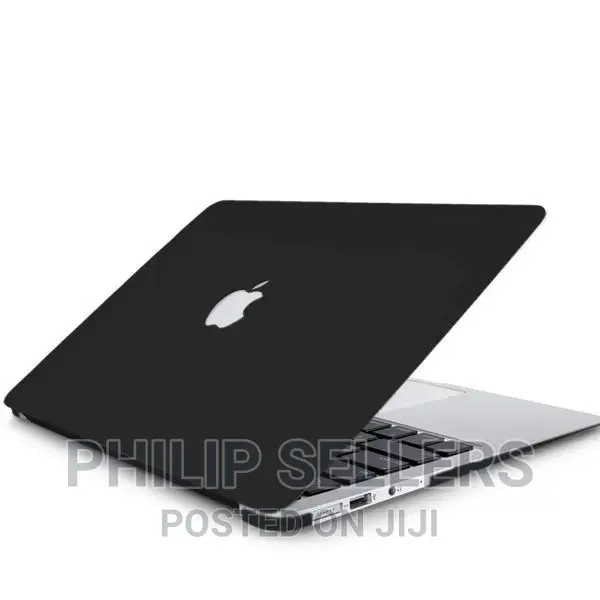 Black Mac Book Air and Mac Book Air Pro 13"