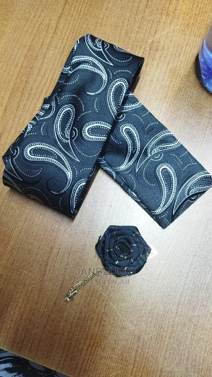 Black Tie Florer
