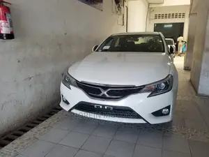 Toyota Mark X 2015 Off White