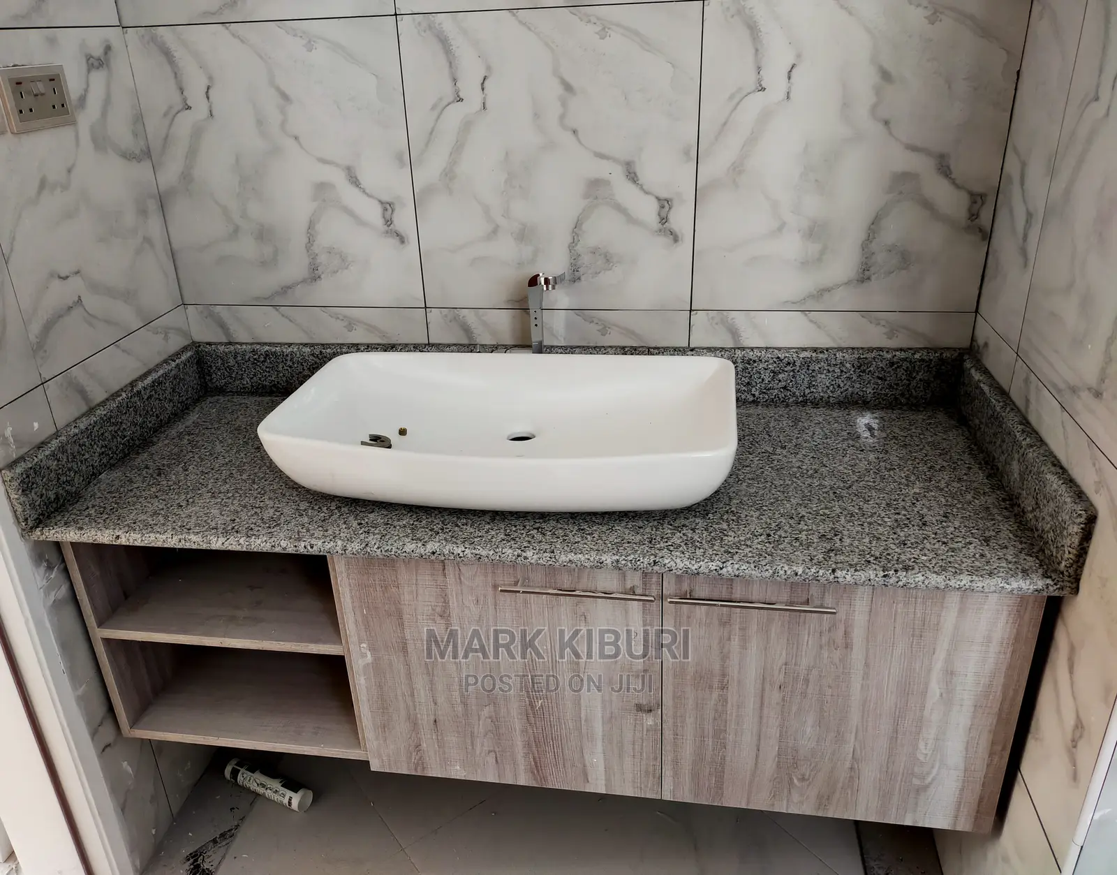 Granite(Kitchen Countertops}