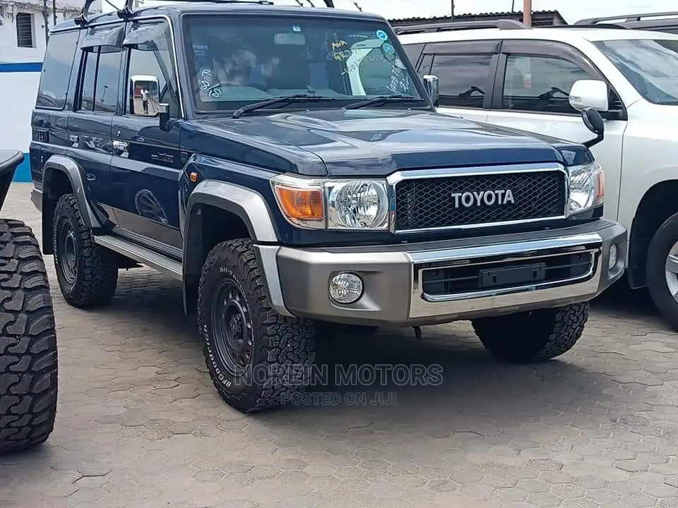 Toyota Land Cruiser 2018 Blue