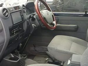 Toyota Land Cruiser 2018 Blue