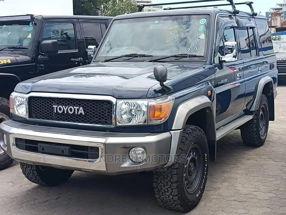 Toyota Land Cruiser 2018 Blue