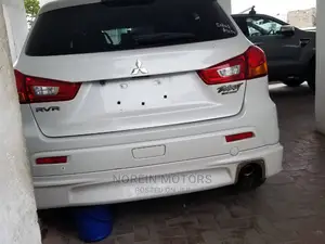 Mitsubishi RVR 2015 Off White